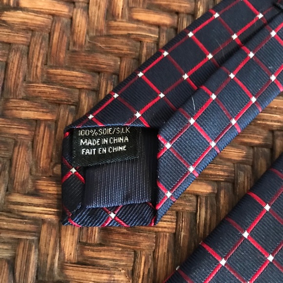 Izod Tie - Picture 4 of 5